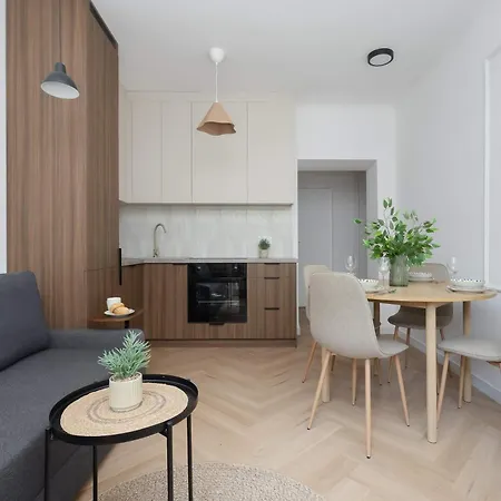 Modern Near Downtown By Renters * ワルシャワ