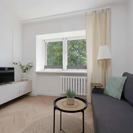 Modern Near Downtown By Renters * ワルシャワ