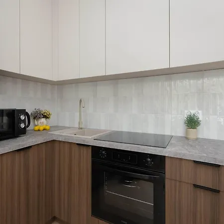Modern Near Downtown By Renters ワルシャワ