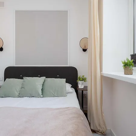 Modern Near Downtown By Renters * ワルシャワ