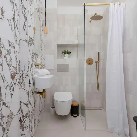Modern Near Downtown By Renters * ワルシャワ